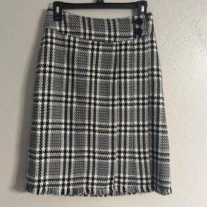 Isaac Mizrahi for target women’s size 2 wrap skirt two button closure will blend